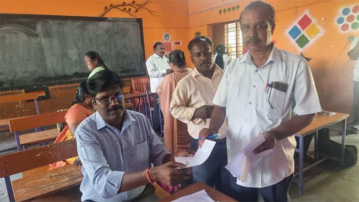 சிதம்பரம் தொகுதியில்  8259 அலுவலர்கள்… பூத்களுக்கு புறப்பட்டனர்