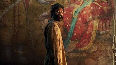 குப்பைக் கிடங்கு அருகே 12 மணி நேரம் படம் சூட்டிங்….. தனுஷை பாடாய் படுத்திய டைரக்டர்