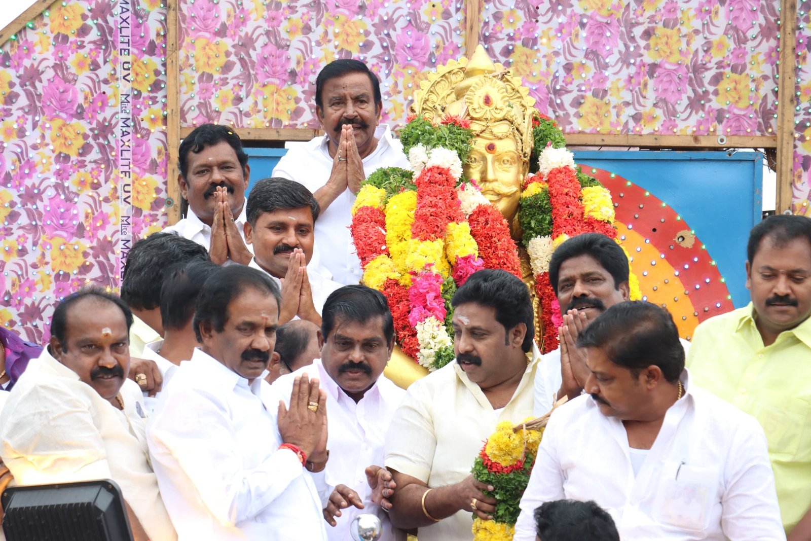 பேரரசர் பெரும்பிடுகு முத்தரையர் சதயவிழா….. அமைச்சர் நேரு, கலெக்டர் மாலை அணிவித்து மரியாதை