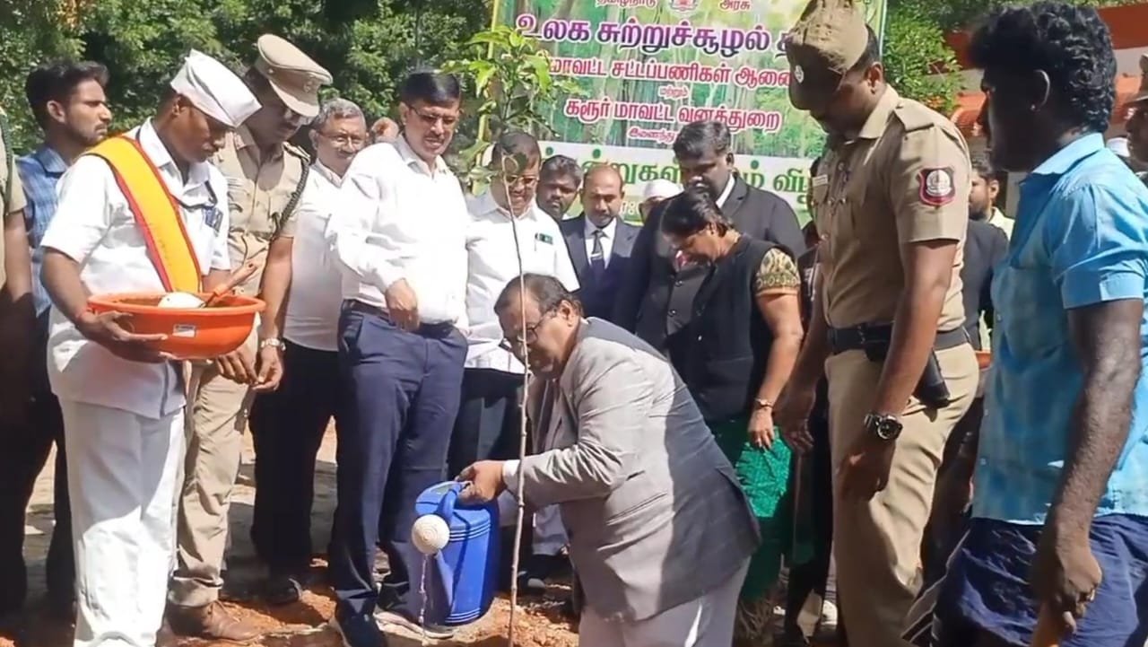 இன்று சுற்று சூழல் தினம்….கரூரில் மரக்கன்று நட்டார் நீதிபதி