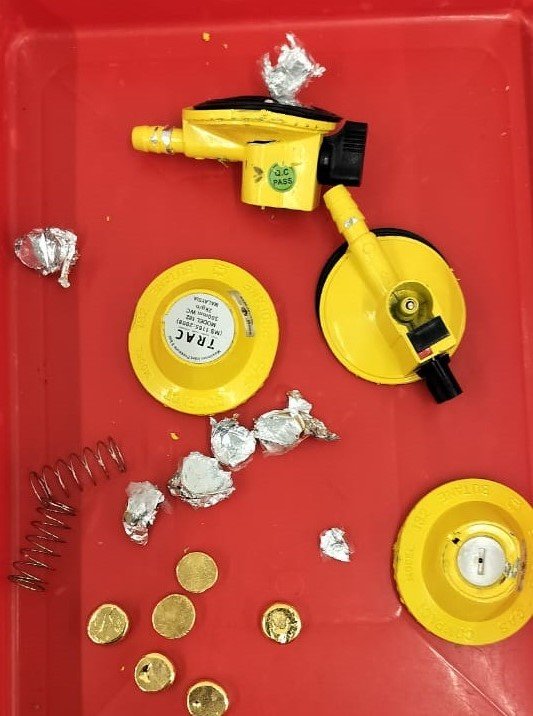 கேஸ் ரெகுலேட்டரில் தங்கம்.. திருச்சி ஏர்போர்ட்டில் சிக்கிய பயணி..