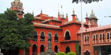 மாணவர்களின் சஸ்பெண்ட் உத்தரவை ரத்து செய்து ஐகோர்ட் உத்தரவு