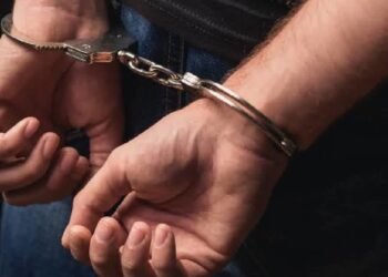 தந்தைக்கு சரமாரியாக அரிவாள் வெட்டு…மகன் கைது