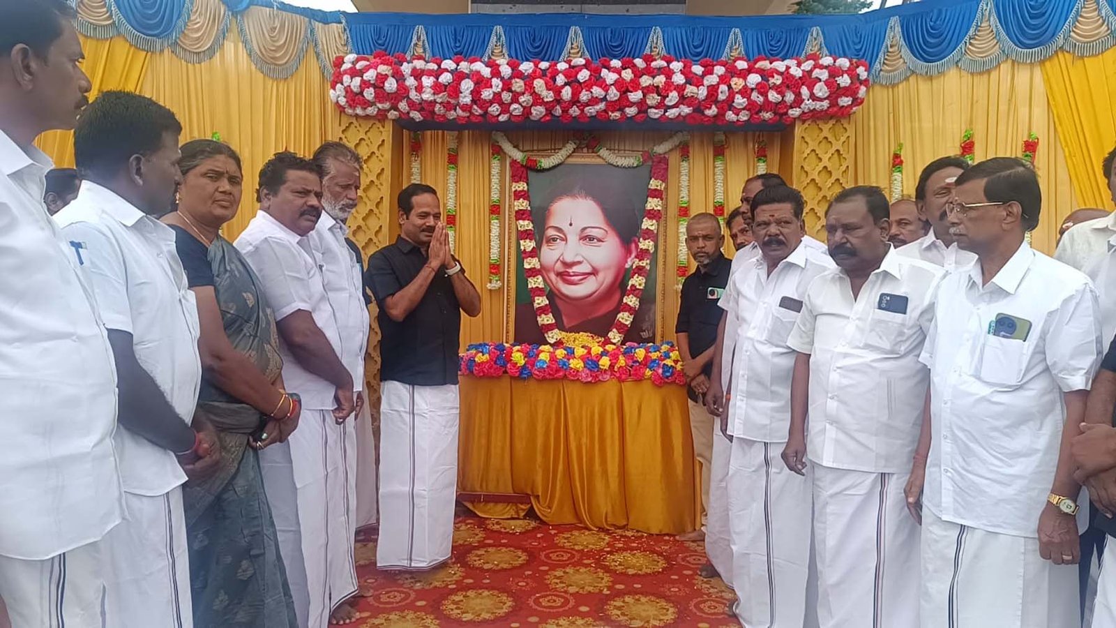 ஜெயலலிதா படத்திற்கு திருச்சி தெற்கு அதிமுக மரியாதை