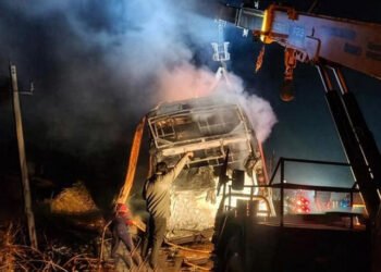 சொகுசு பேருந்து தீப்பற்றி எரிந்து சாம்பல் – 39 பயணிகள் தப்பினர்