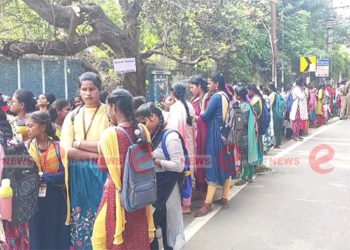 தஞ்சையில் கல்லூரி மாணவர்கள் வகுப்பு புறக்கணிப்பு