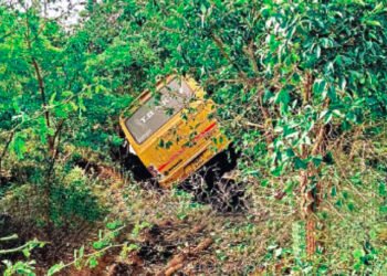 தனியார் கல்லூரி பேருந்து மோதி பெட்ரோல் பங்க் ஊழியர் பலி: 5 மாணவிகள் காயம்