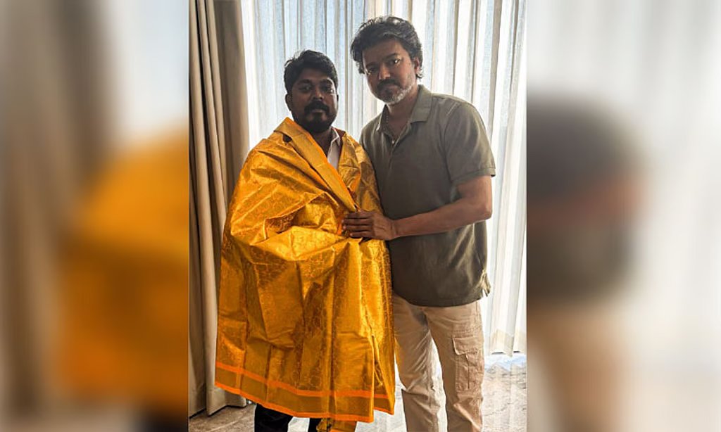 த.வெ.க வில் இணைந்தார் முன்னாள் சபாநாயகர் தனபாலின் மகன்