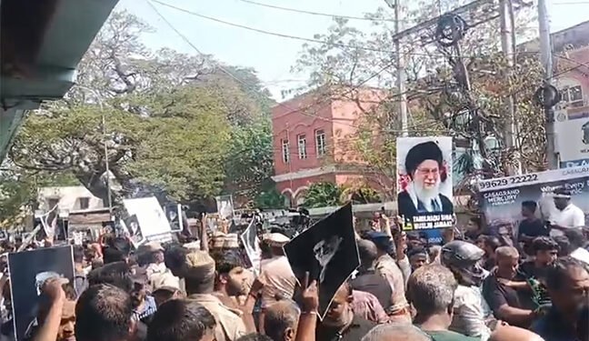 காமேனி படுகொலை: சென்னையில் அமெரிக்கத் தூதரகம் முற்றுகை