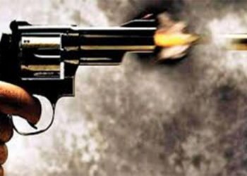 வழக்கறிஞர் மீது துப்பாக்கி சூடு…. பரபரப்பு