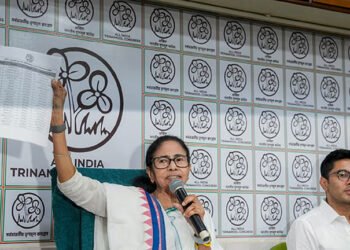 திரிணாமுல் வேட்பாளர் பட்டியல் வெளியீடு: 291 தொகுதிகளில் மம்தா கட்சி போட்டி