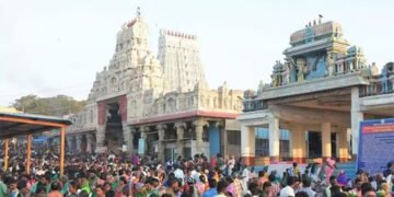 திருச்செந்தூர் கோவிலில் பாதுகாப்பு ஊழியர்கள் பிறந்தநாள் கொண்டாட்டம்: ரூ.1 லட்சம் அபராதம்