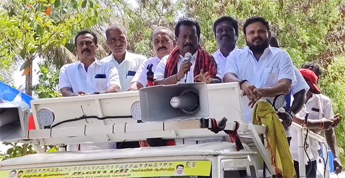 குளித்தலை அருகே திமுக வேட்பாளர் சூரியனூர் சந்திரன் வாக்கு சேகரிப்பு