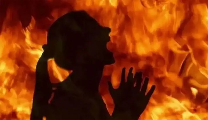 10ம் வகுப்பு மாணவி தீக்குளித்து தற்கொலை