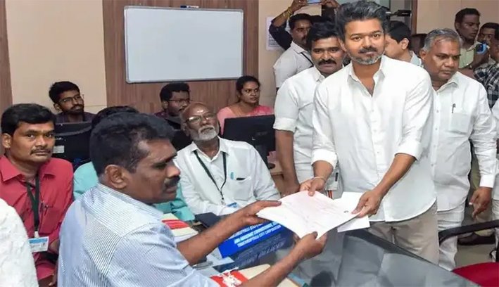 திருச்சி கிழக்கு, மேற்கு தொகுதியில் விஜய் உட்பட 42 பேரின் வேட்பு மனுக்கள் ஏற்பு