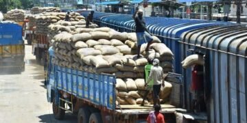 தஞ்சையில் இருந்து கோவைக்கு 2500 டன் புழுங்கல் அரிசி  சரக்கு ரெயிலில் அனுப்பி வைப்பு