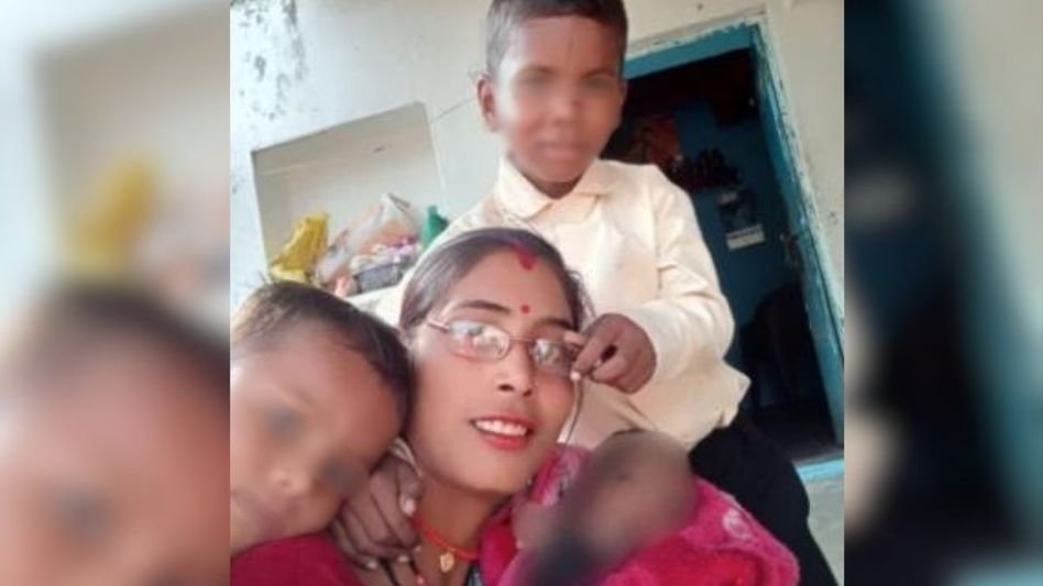 பொது இடத்தில் நடனமாடிய விவகாரம்: மனைவி, 2 மகன்களை வெட்டிக்கொன்று கணவர் தற்கொலை