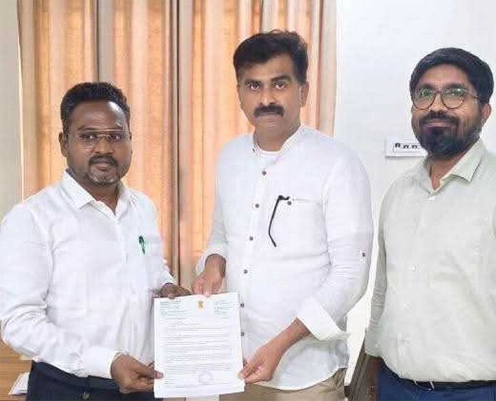 தேசிய நெடுஞ்சாலைத் துறை அதிகாரியிடம் எம்பி துரை வைகோநேரில் மனு!