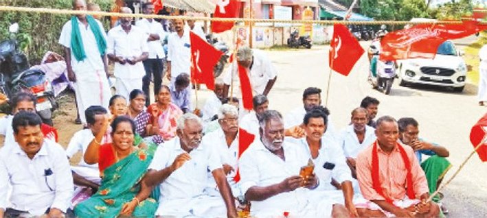 Hundreds of members from Tamil Nadu Farmers Association staging a massive road blockade in Thiruvarur on June 12 2026 demanding cooperative loan waiver.