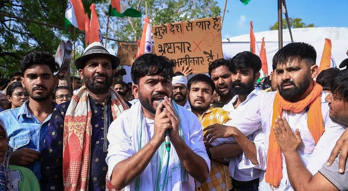 ஜெய்ப்பூரில் நடைபெற்ற மாணவர் போராட்டத்தின் போது தாக்குதலுக்கு உள்ளான CJP நிறுவனர் அபிஜீத் தீப்கே
