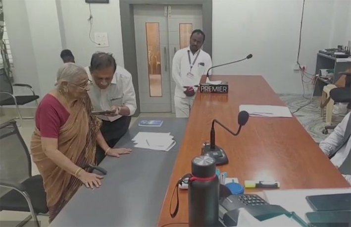 இந்தியராக இறப்பதற்காக US குடியுரிமையை துறந்த மூதாட்டி