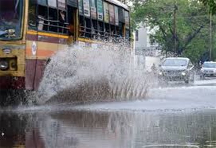 கோவையில் பரவலாகப் பெய்த சாரல் மழை