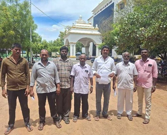 மனமகிழ் மன்றத்தை மூடக்கோரி திருச்சி கலெக்டரிடம் மனு