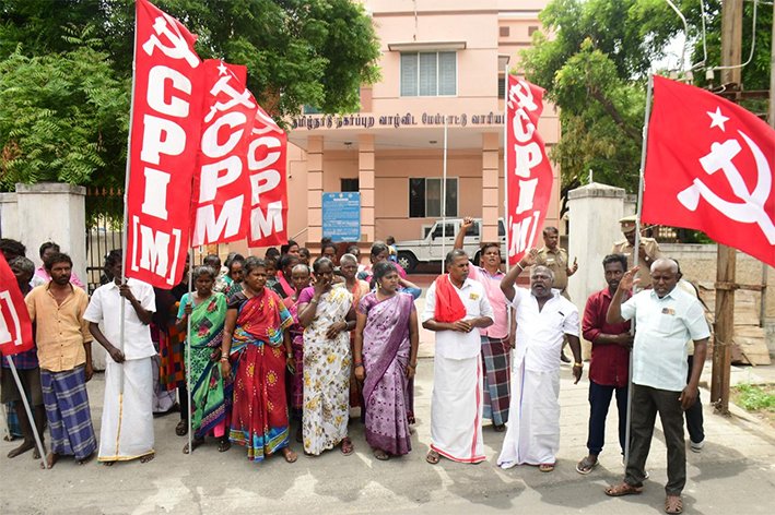 வீடுகள் வழங்கப்படாததை கண்டித்து-மார்க்.,கம்யூ ஆர்ப்பாட்டம்
