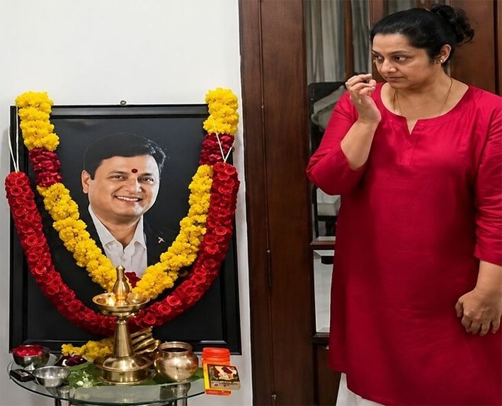 கணவர் மரண துயரம்.. நடிகை மீனா கண்ணீர் போட்டோ
