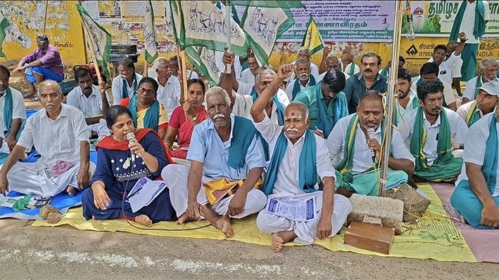 திருச்சியில் விவசாயிகள் சங்கத்தினர் உண்ணாவிரத போராட்டம்
