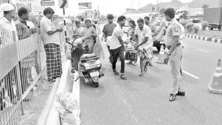 வேலூர் அருகே ஸ்கூட்டர் டயர் வெடித்து முதியவர் பரிதாப பலி