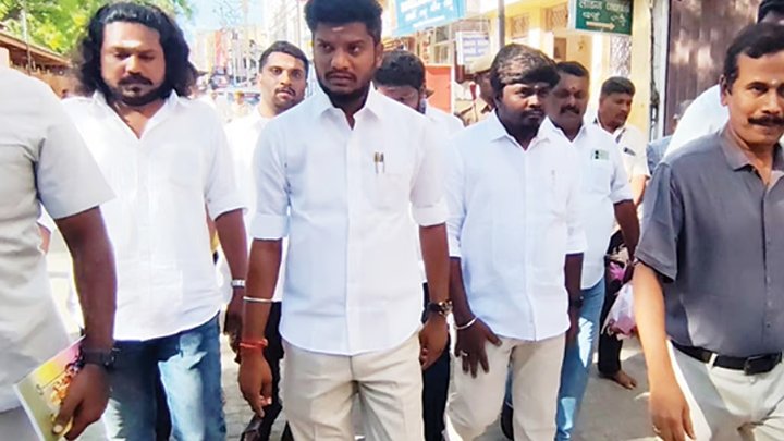 மீனாட்சி கோவிலில் அமைச்சர் ரமேஷ் அதிரடி ஆய்வு