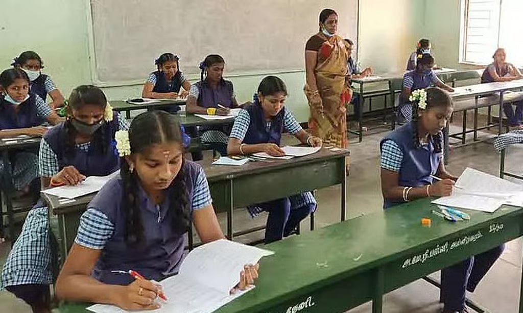 பிளஸ் 2 விடைத்தாள் நகல்: நாளை முதல் பதிவிறக்கம் செய்யலாம்