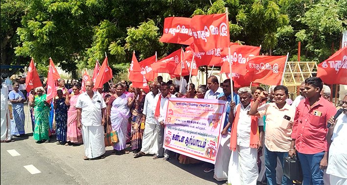 தஞ்சையில் விவசாய கூலி தொழிலாளர்கள் ஆர்ப்பாட்டம்
