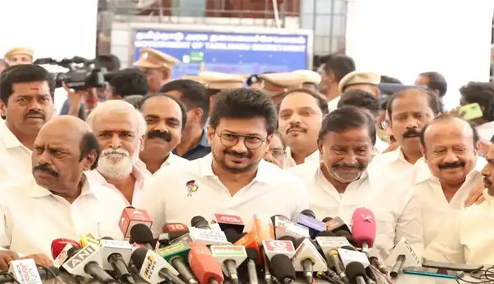 விஜய் 30 நிமிடம் பேசி இருக்கிறார்.அதில் ஒரு 10 ரீல்ஸ் தேறும்