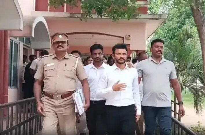 கோர்ட்டில் சரணடைந்த திமுக Gen Z நிர்வாகி அன்பானந்தம்
