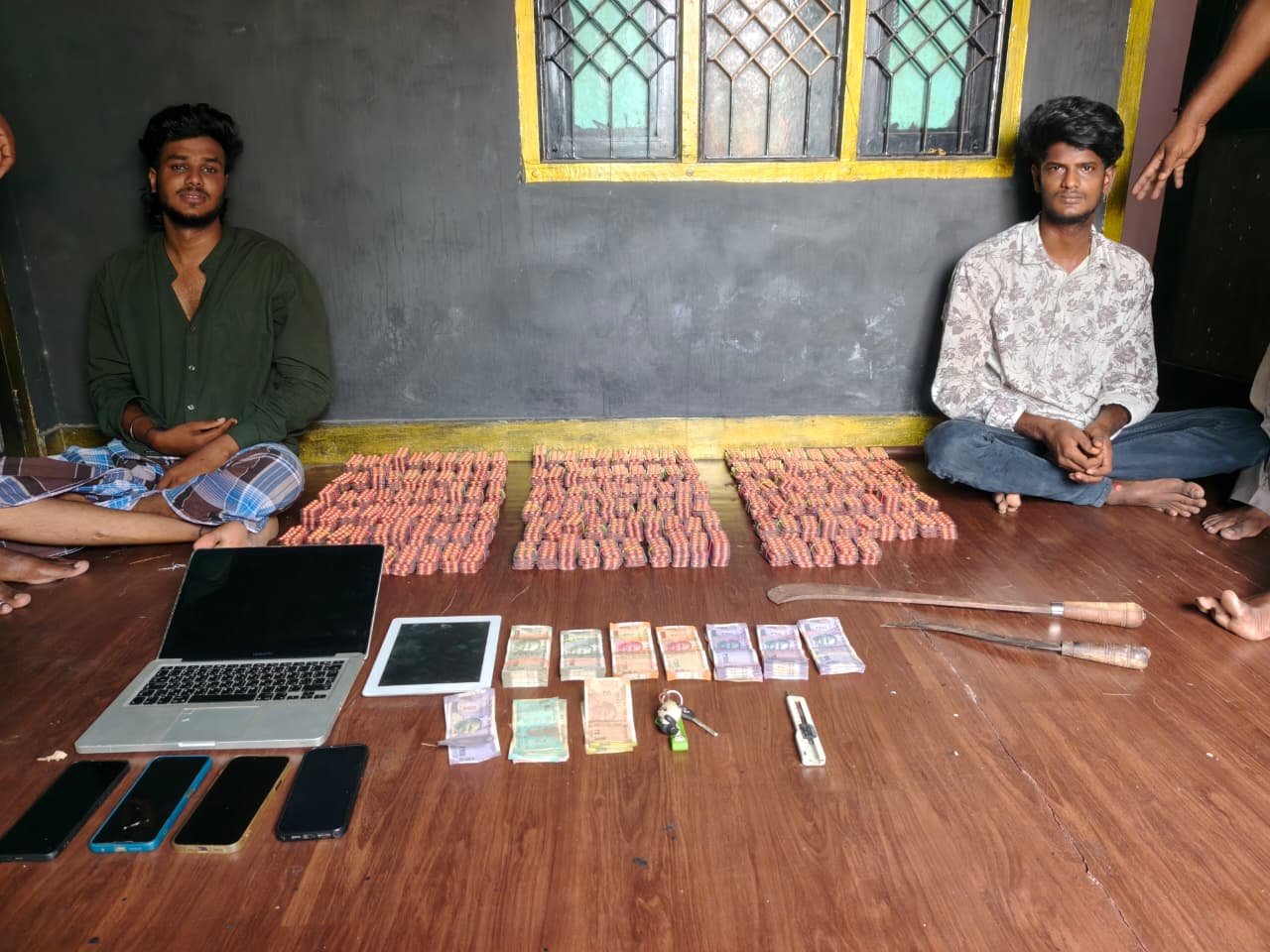 திருச்சியில் வீட்டில் பதுக்கி வைத்திருந்த 17500 போதை மாத்திரைகள் பறிமுதல்