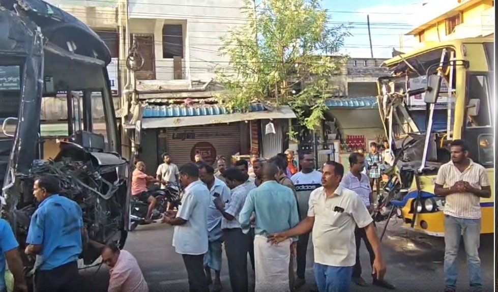 மயிலாடுதுறையில் அரசு பேருந்துகள் நேருக்கு நேர் மோதி… 23 பேர் படுகாயம்