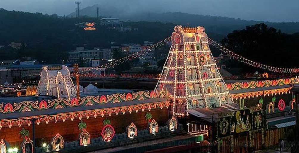 திருப்பதி ஏழுமலையான் கோயிலில் 30 மணிநேரம் காத்திருந்து தரிசனம்