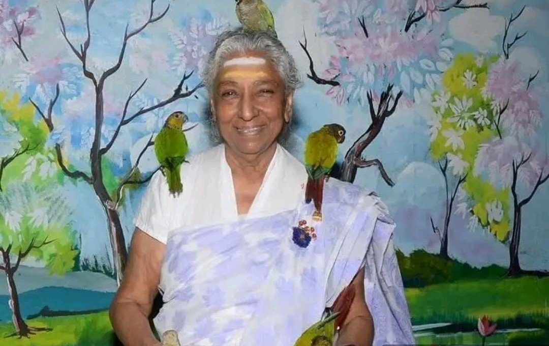 பாடகி எஸ்.ஜானகி காலமானார்