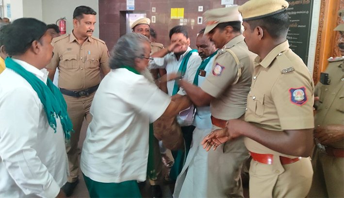 திருச்சியில் மண்டை ஓடுகளுடன் வந்த விவசாயிகள்...பரபரப்பு