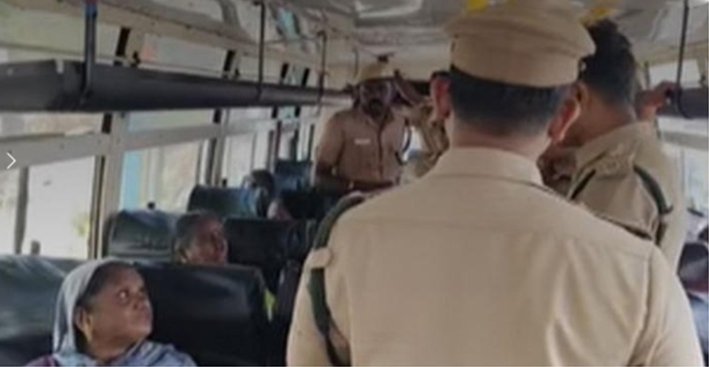 மாஞ்சோலை சென்ற பஸ்சை வழிமறித்த வனத்துறை அதிகாரிகள்