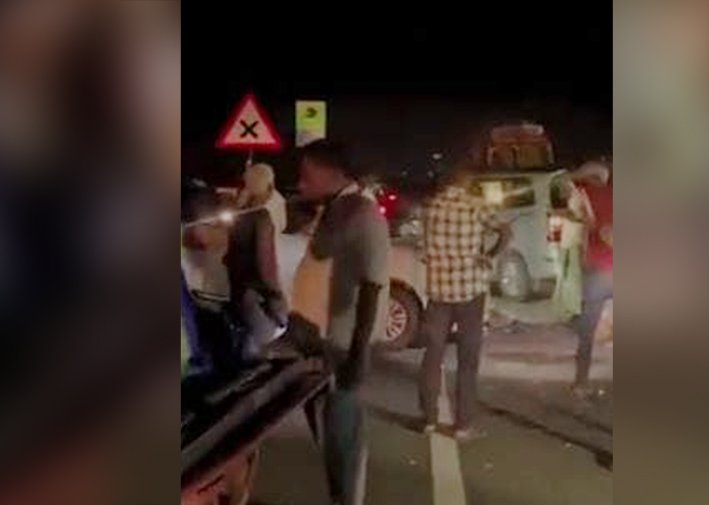 திருச்சியில் நேருக்கு நேர் கார் மோதி விபத்து-3 பேர் படுகாயம்