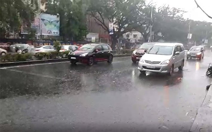 சென்னையில் பல்வேறு இடங்களில் பரவலாக மழை