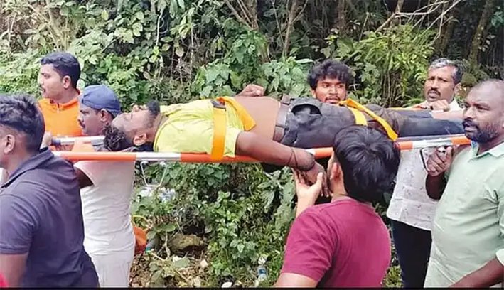 கொழுக்குமலையில் 200 அடி பள்ளத்தில் தவறி விழுந்த சென்னை வாலிபர்