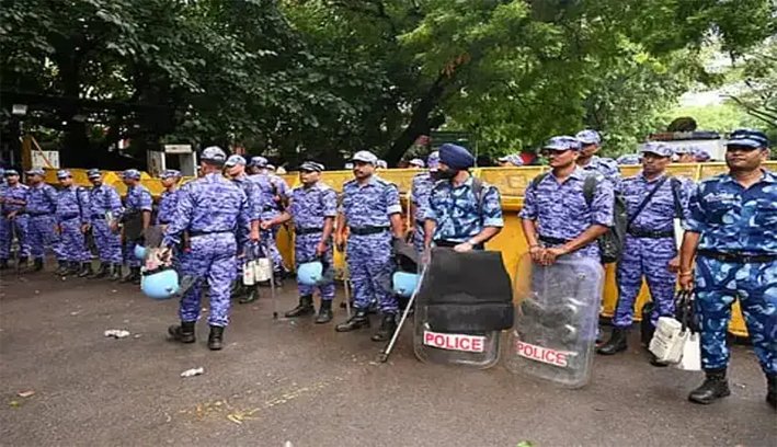 தலைநகர் டில்லியில் பதற்றம்- சிஆர்பிஎப் வீரர்கள் குவிப்பு