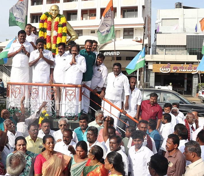 திருச்சியில் காமராஜர் சிலைக்கு திமுக சார்பில் மரியாதை