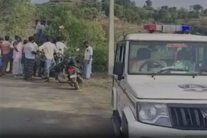30 அடி பள்ளத்தில் இருந்து ஒருவர் சடலமாக மீட்பு-பரபரப்பு