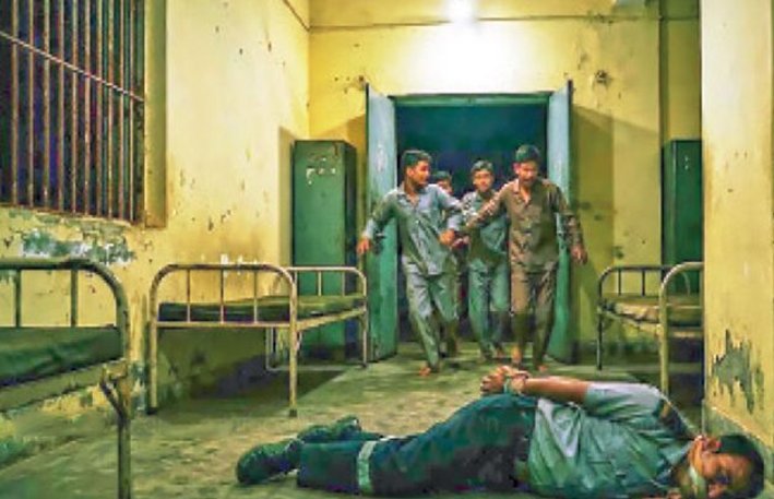 சிறார் பாதுகாப்பு இல்லத்தில் காவலாளியை கொன்று 4 பேர் எஸ்கேப்
