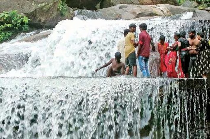 நீர்வரத்து குறைவு.. கோவை குற்றாலம் அருவியில் குளிக்க அனுமதி